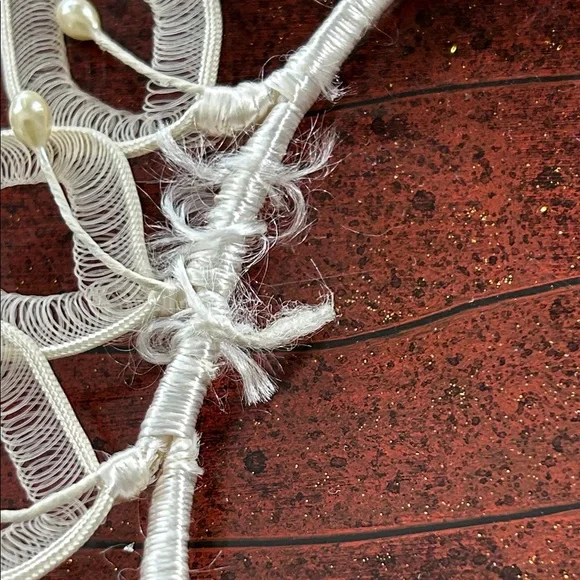 Handcrafted White Floral Headband tierra. wedding band - Picture 2 of 10